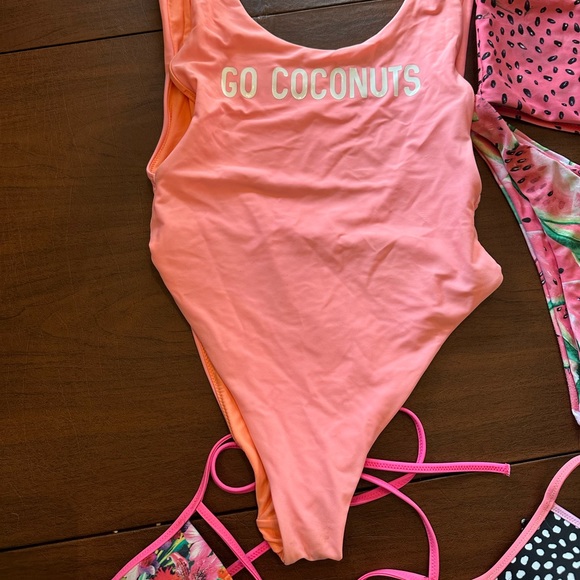 Lot of bathing Suits - Picture 4 of 9